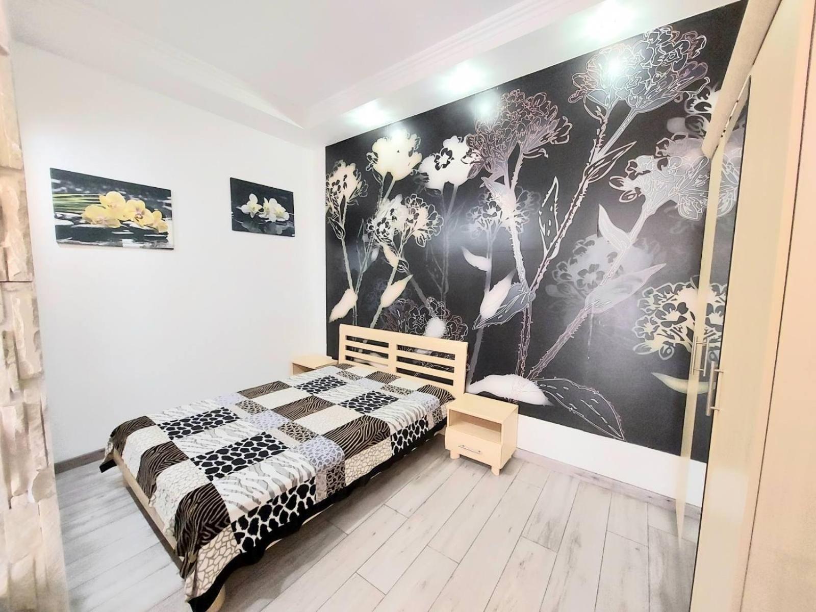 2 Rooms Central Anna Apartment ลวีฟ ภายนอก รูปภาพ