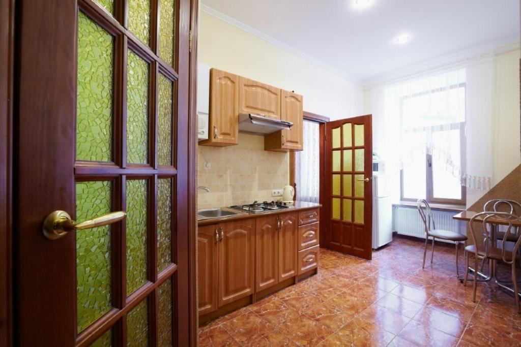 2 Rooms Central Anna Apartment ลวีฟ ภายนอก รูปภาพ