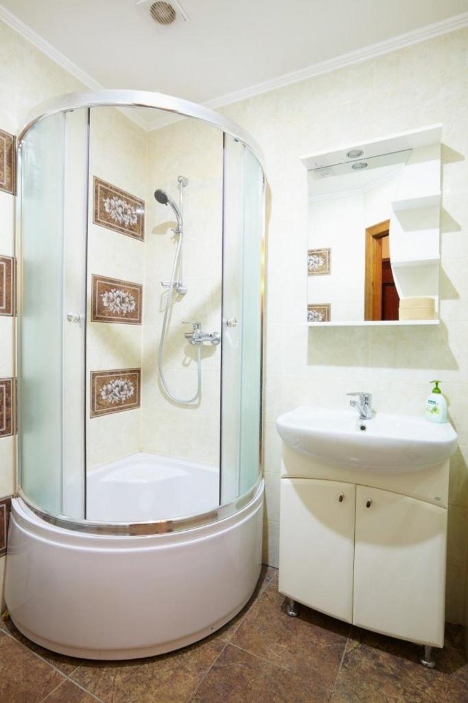 2 Rooms Central Anna Apartment ลวีฟ ภายนอก รูปภาพ
